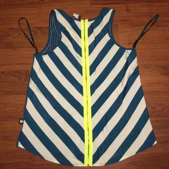 Hello Kitty Sequin Tank Top, size small - Picture 3 of 4